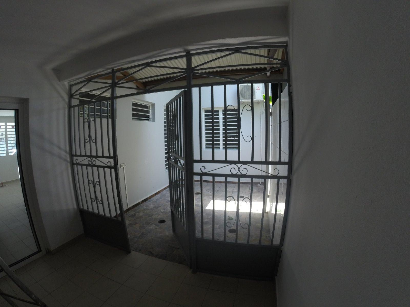 location-appartement-t3-rue-gabriel-deveze-cayenne-97300-guyane